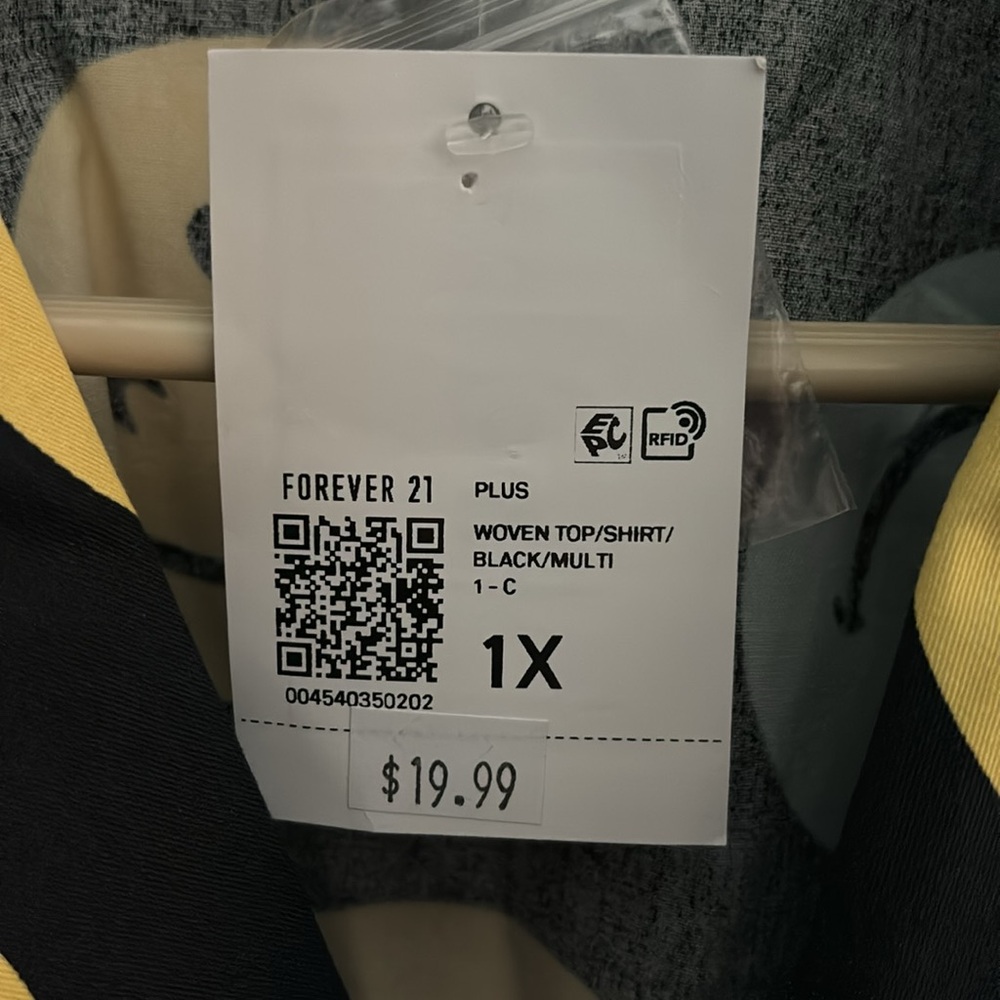 Forever 21 T-shirt size 1X - Picture 2 of 4